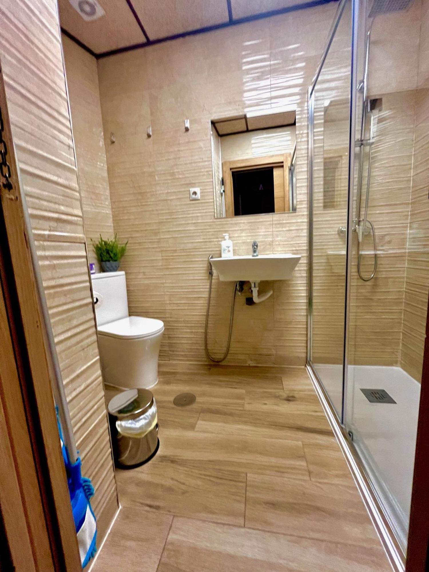 Hostel Vida Verde มาดริด ภายนอก รูปภาพ